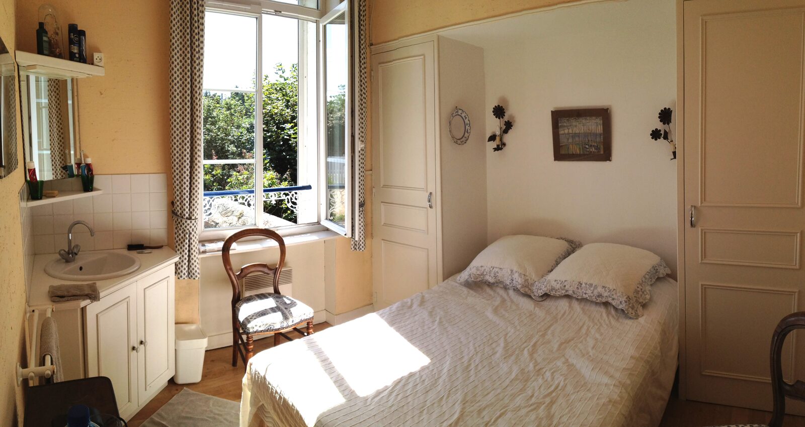 Chambre bleue, vue mer